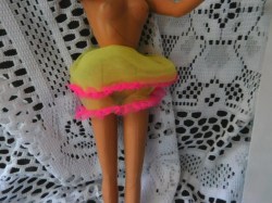 1864 BARBIE 1969 CLOSE UPS BRIGHT YELLOW AND PINK RUFFLE HALF SLIP